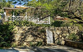 Casas com jacuzzi e churrasqueira a 300 metros da Praia do Perequê na Ilhabela